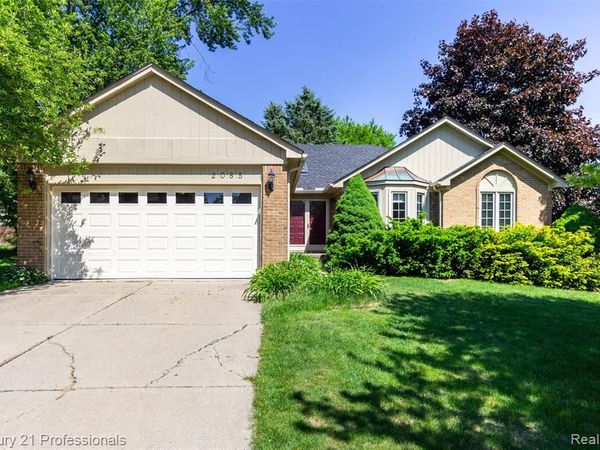 2085 Elkhorn Drive, Rochester Hills, MI 48307