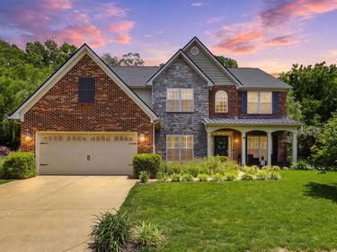 121 GLENEAGLES Way, Versailles, KY 40383
