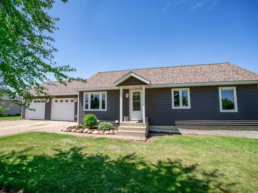 13010 212th Avenue NE, New London, MN 56273