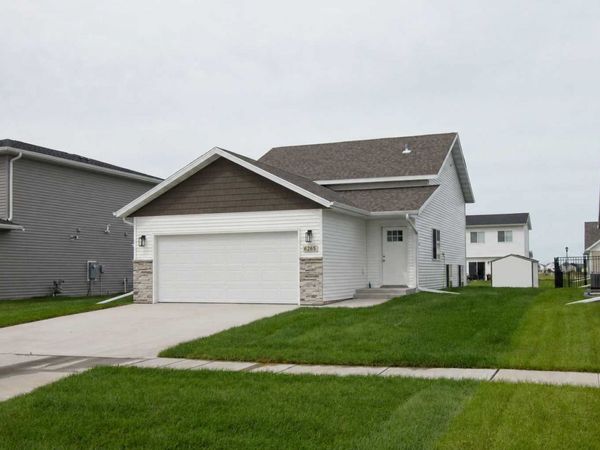 6265 86th Avenue S, Horace, ND 58047