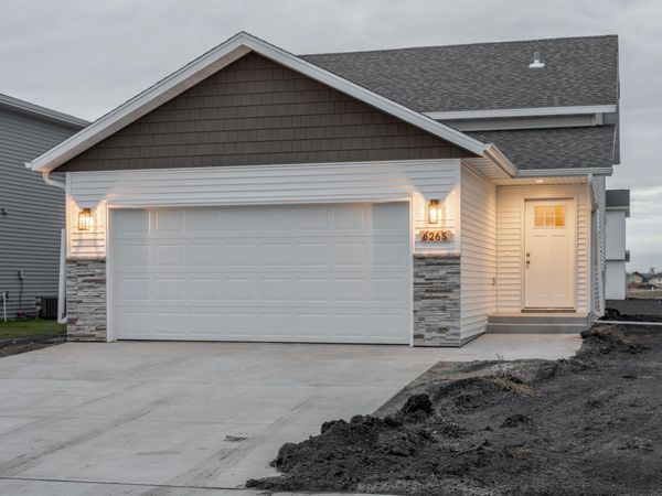 6265 86th Avenue S, Horace, ND 58047