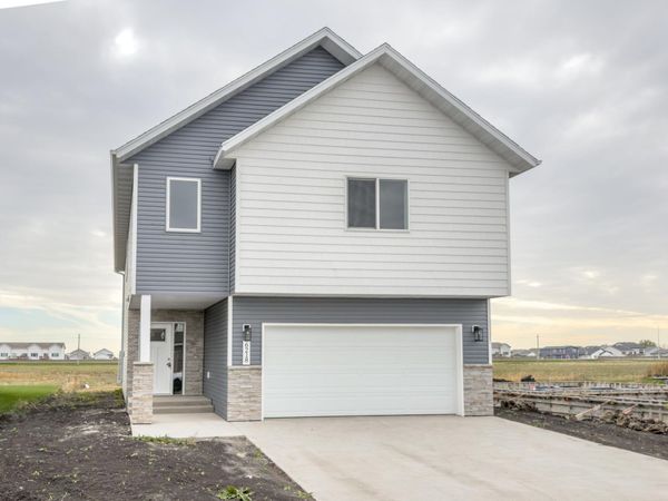 6218 87th Avenue S, Horace, ND 58047