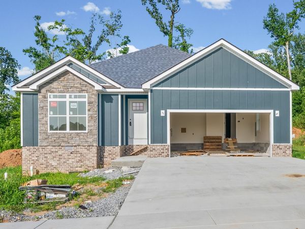 979 Bankside Dr , Clarksville, TN 37043