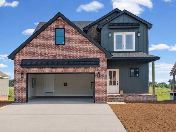 914 Bankside Dr , Clarksville, TN 37043
