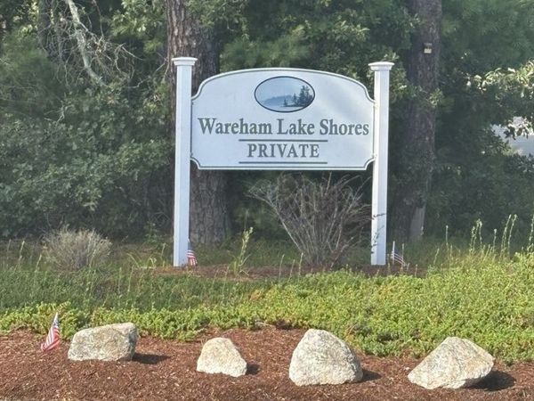 8 Blackbird Ave, Wareham, MA 02538