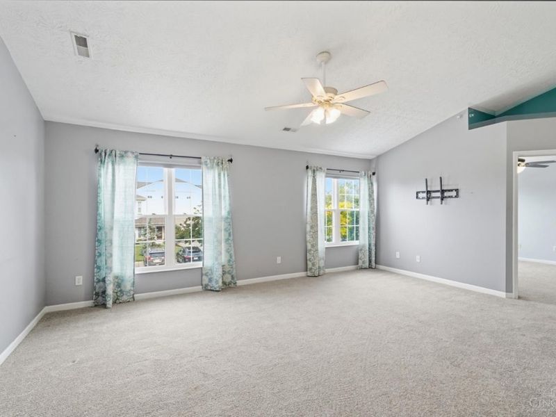 844 Heritage Green Drive, Monroe, OH 45050 Photo 6