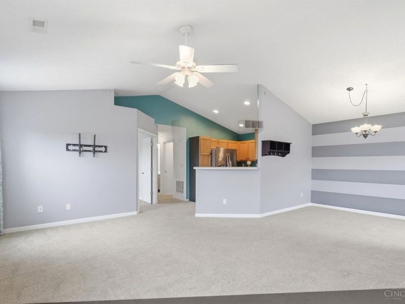 844 Heritage Green Drive, Monroe, OH 45050 Photo 8