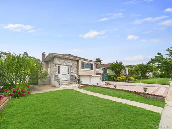 220 Nassau Boulevard, New Hyde Park, NY 11040