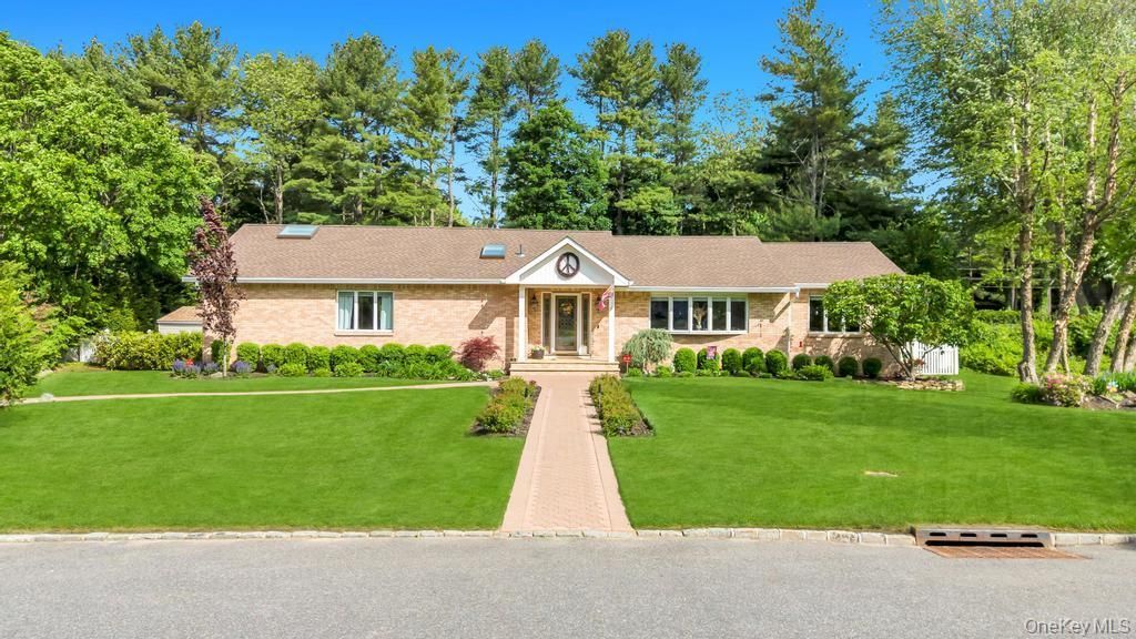 10 S Lot Road , Smithtown, NY 11787 Main Photo
