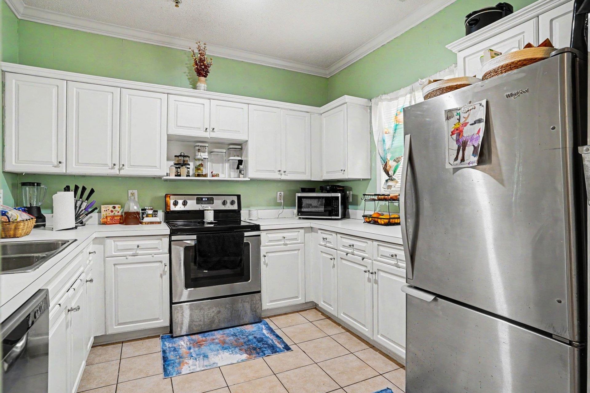 600 Heathrow Dr.  Photo 11