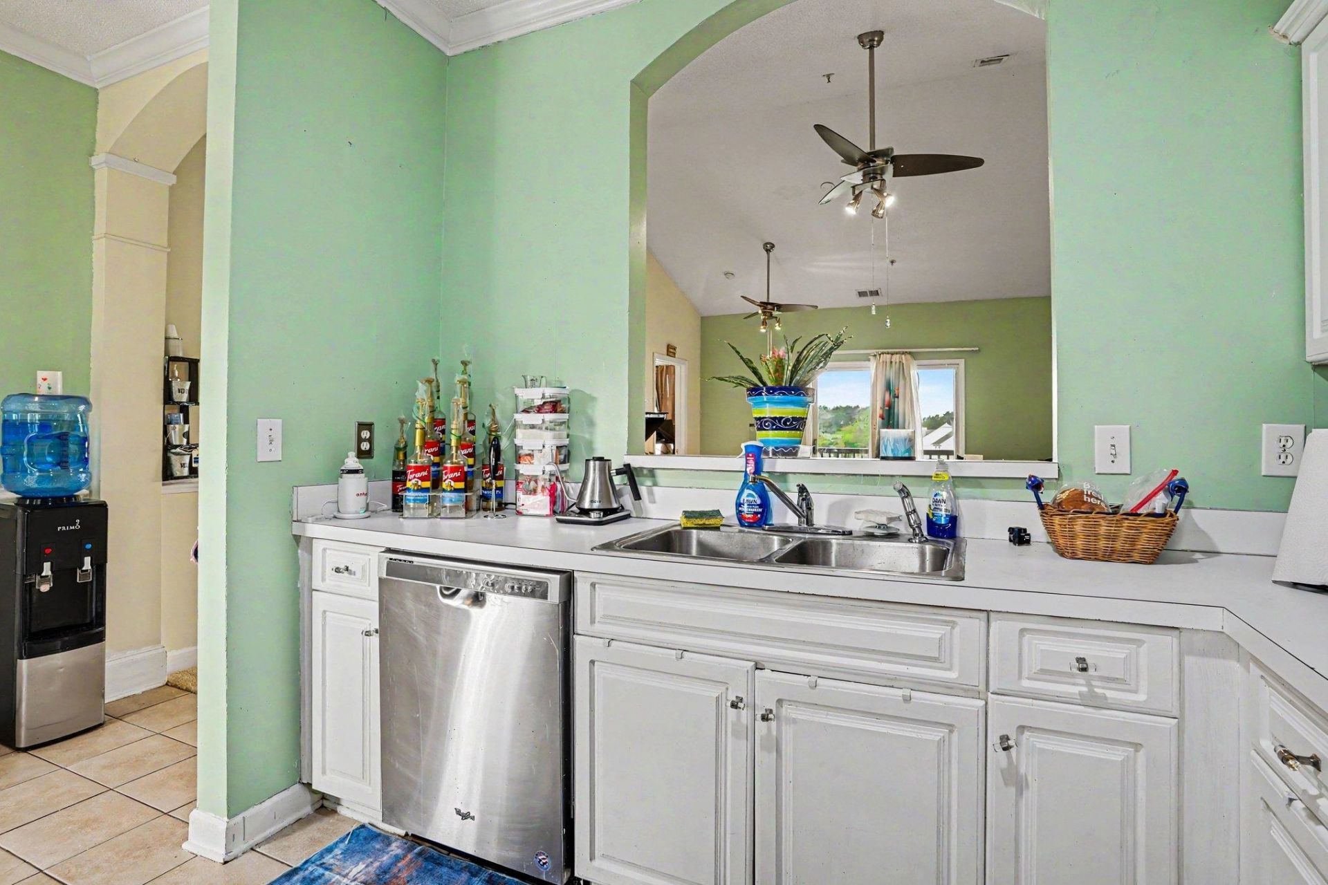 600 Heathrow Dr.  Photo 12