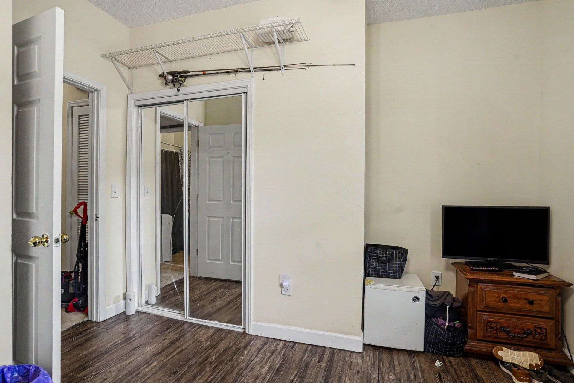 600 Heathrow Dr.  Photo 13