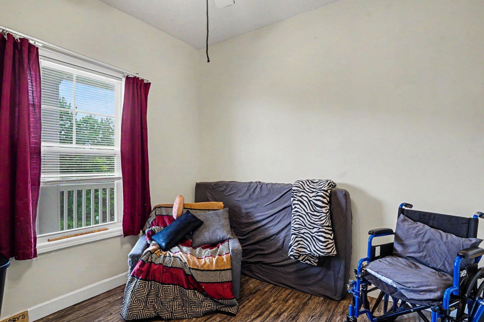 600 Heathrow Dr.  Photo 14