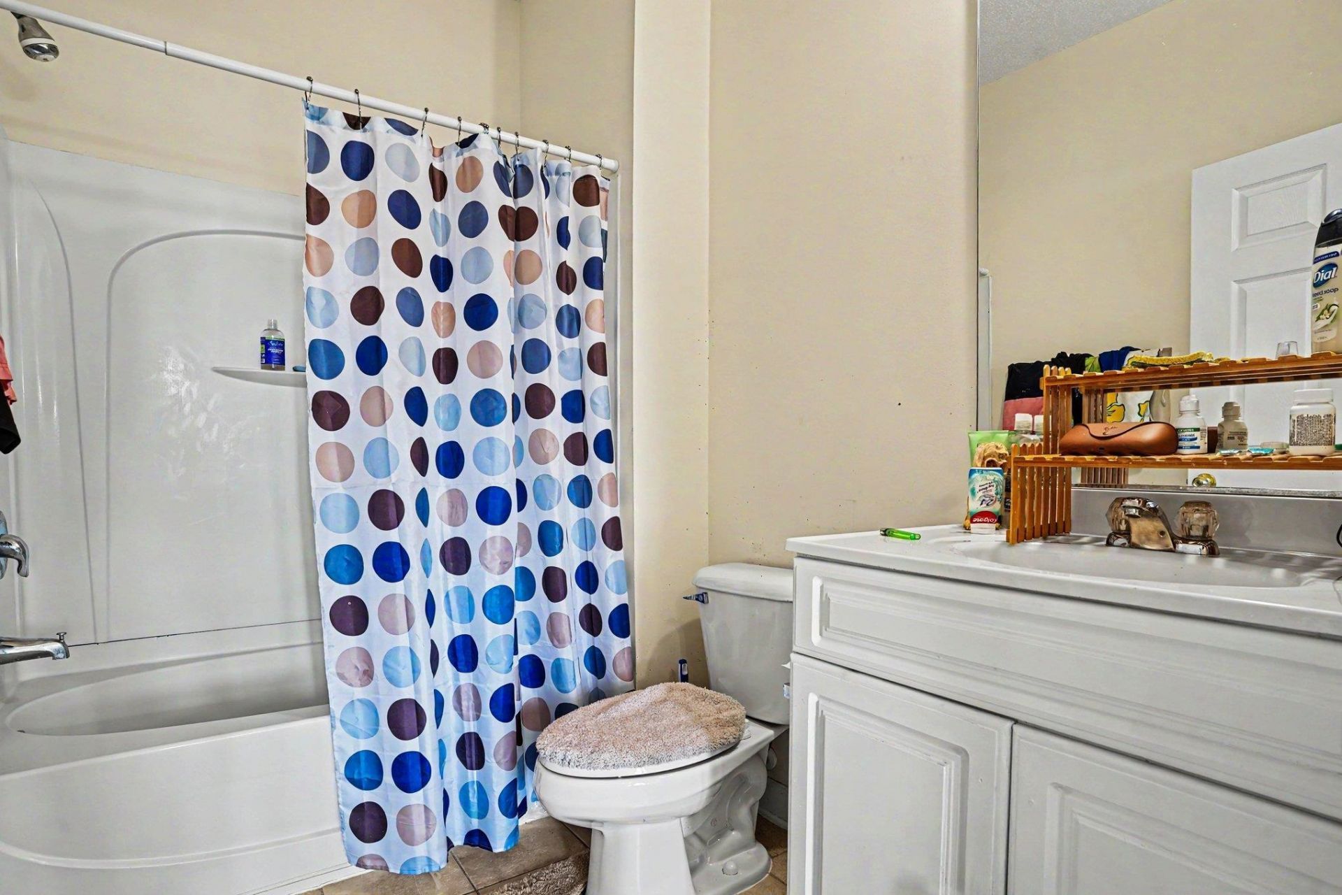 600 Heathrow Dr.  Photo 15