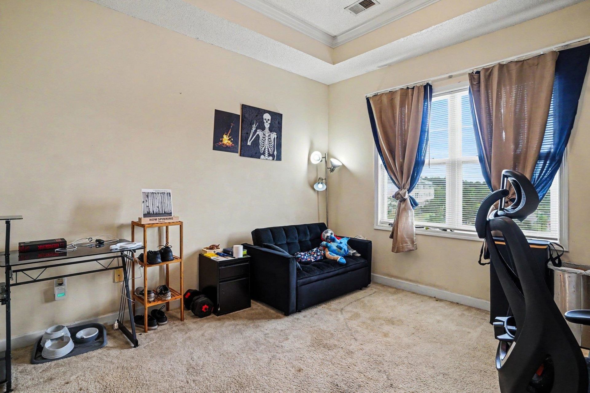 600 Heathrow Dr.  Photo 16