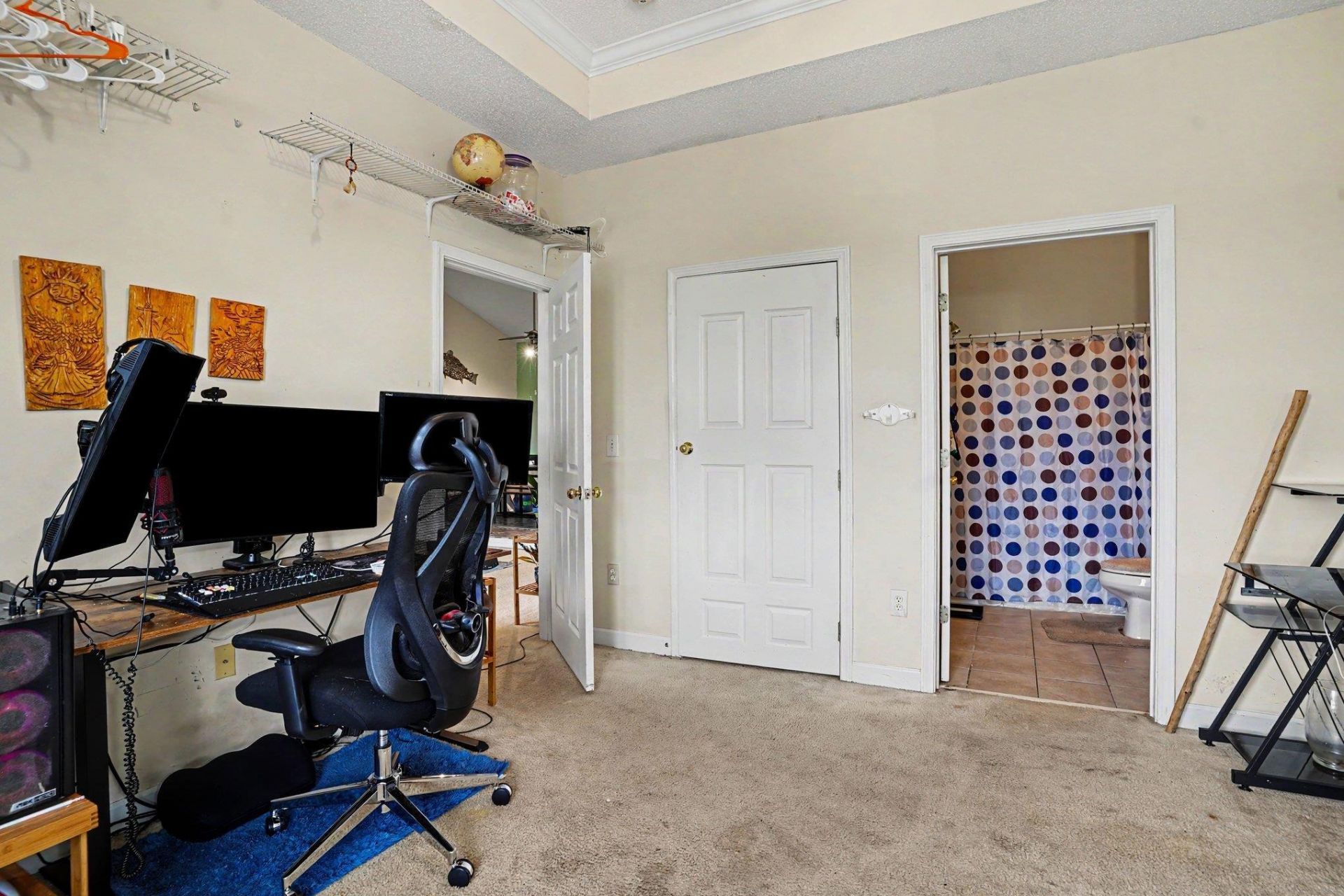 600 Heathrow Dr.  Photo 17