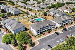 600 Heathrow Dr.  photo 4