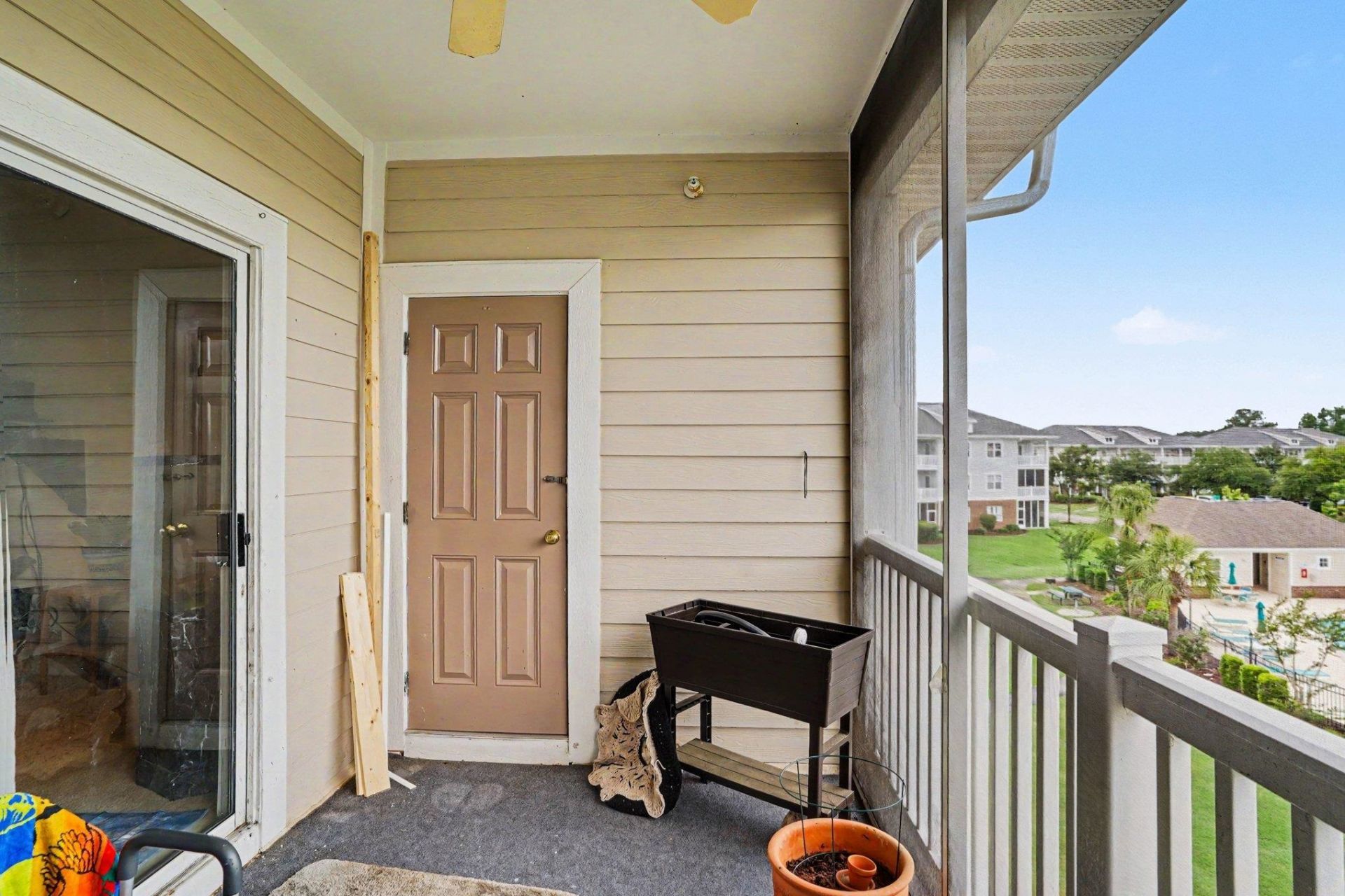 600 Heathrow Dr.  Photo 22