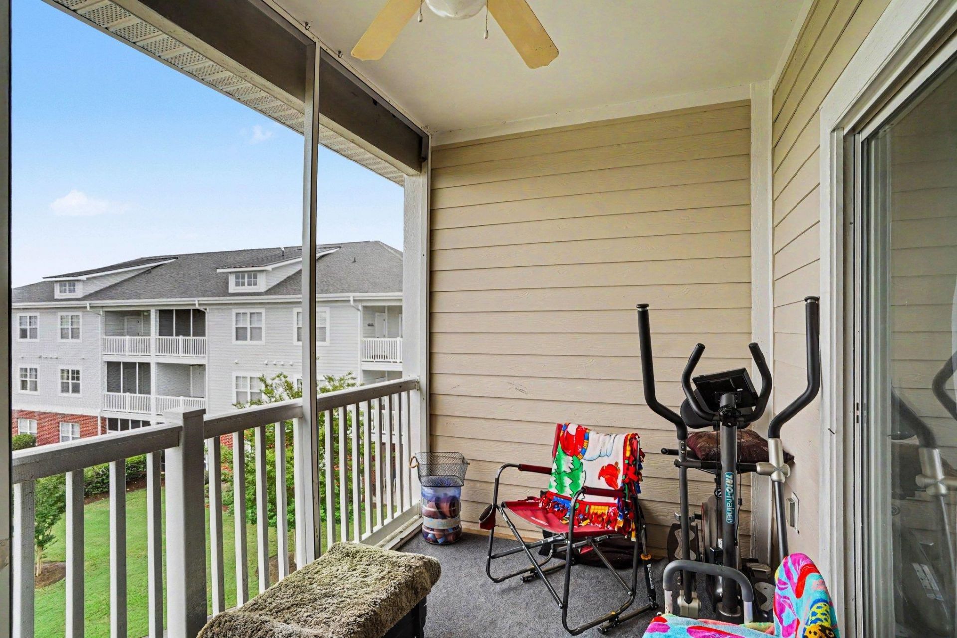 600 Heathrow Dr.  Photo 23