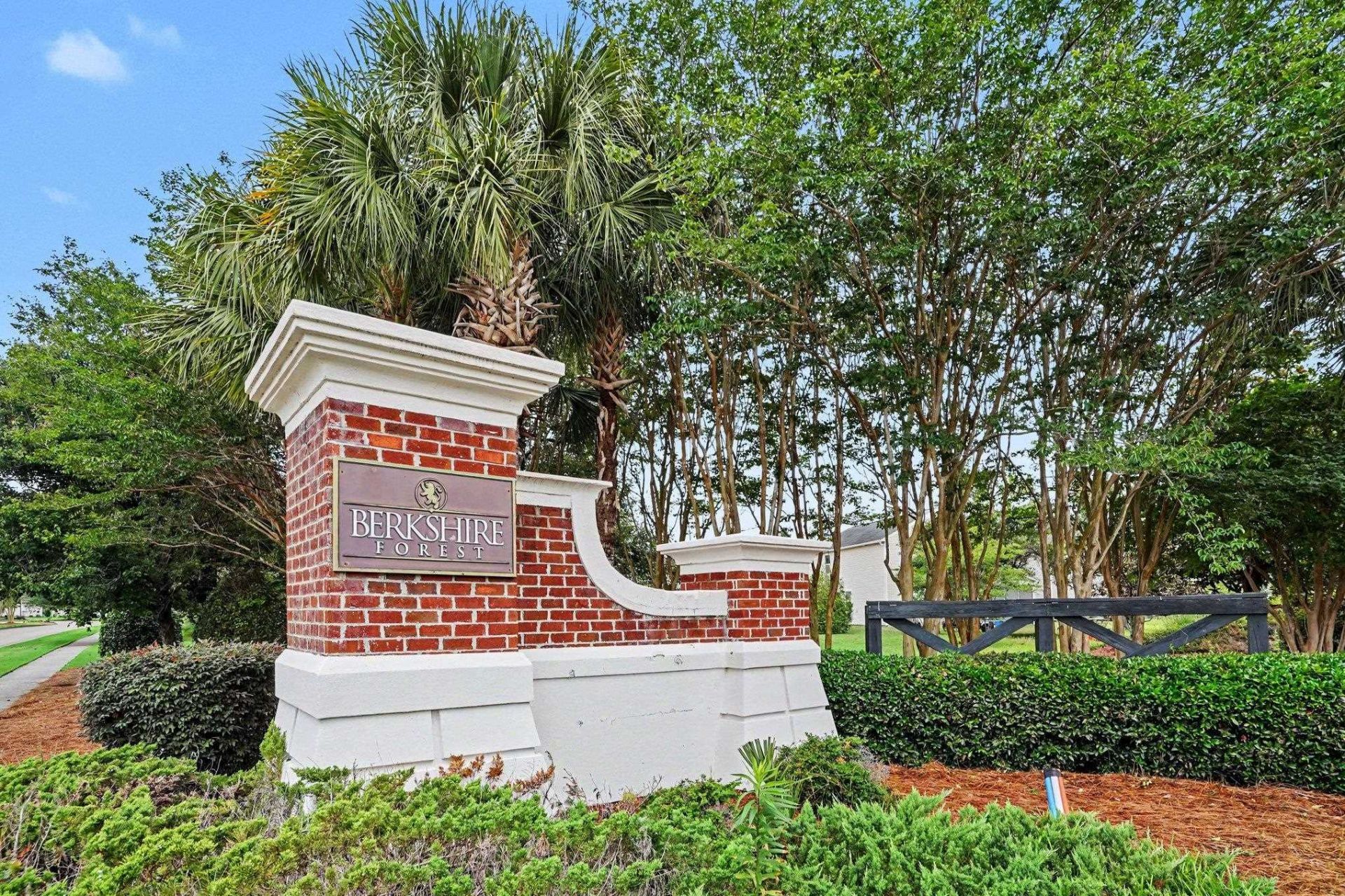 600 Heathrow Dr.  Photo 28