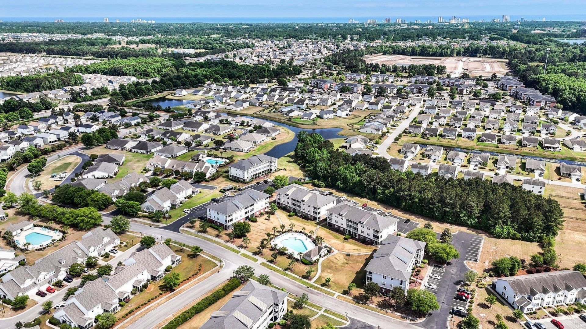 600 Heathrow Dr.  Photo 30