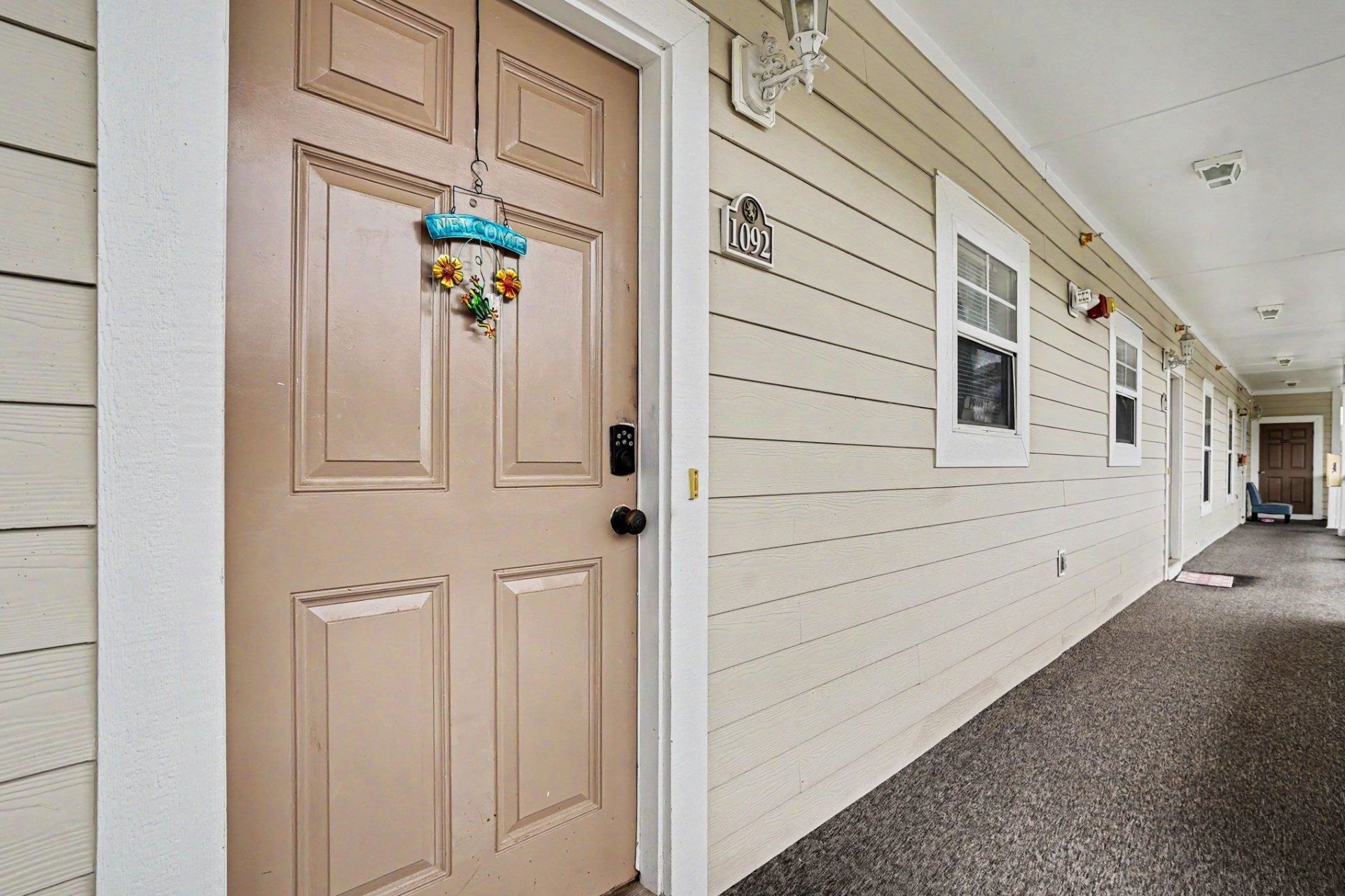 600 Heathrow Dr.  Photo 4
