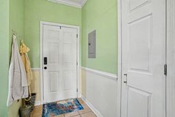 600 Heathrow Dr.  photo 4