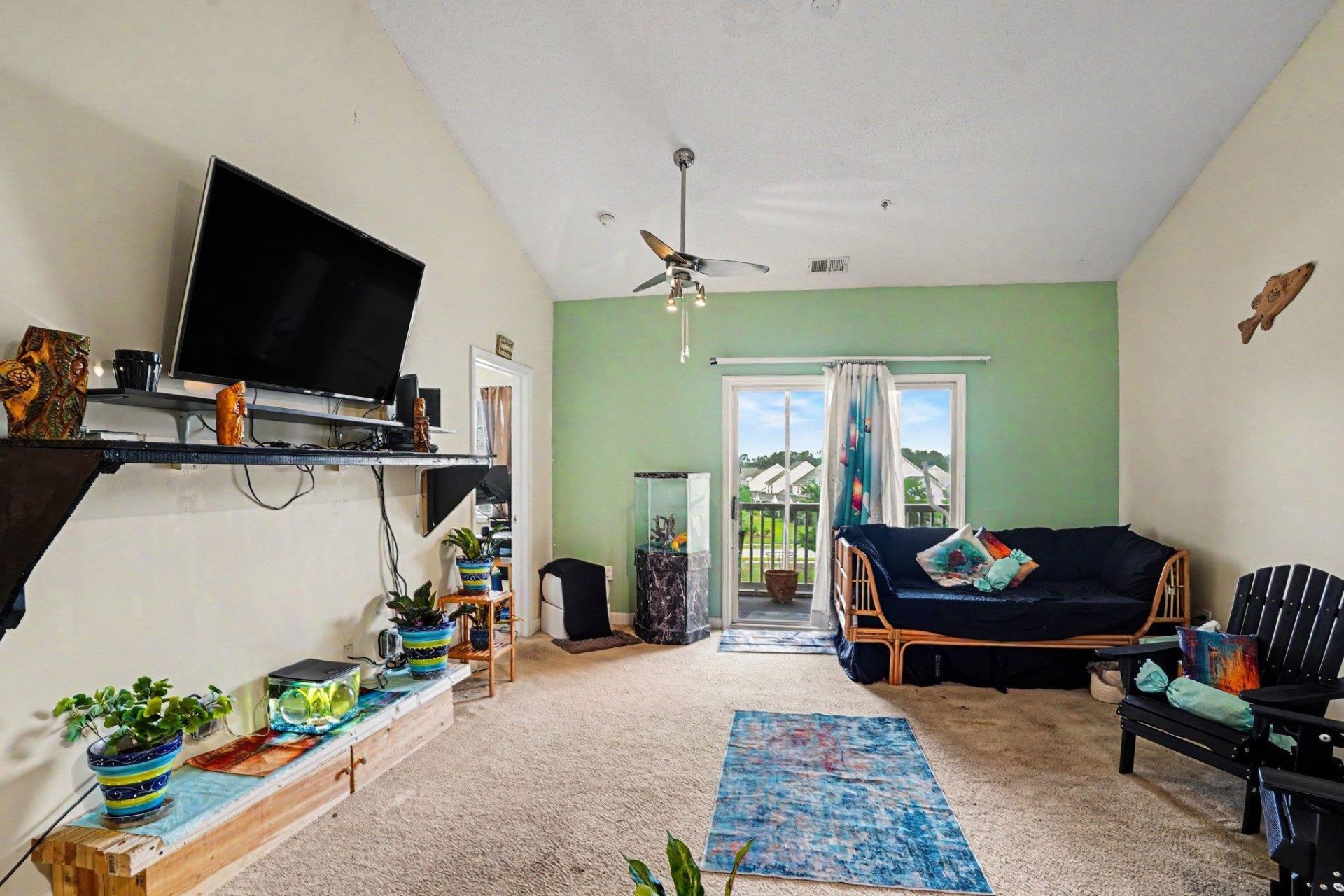 600 Heathrow Dr.  Photo 7