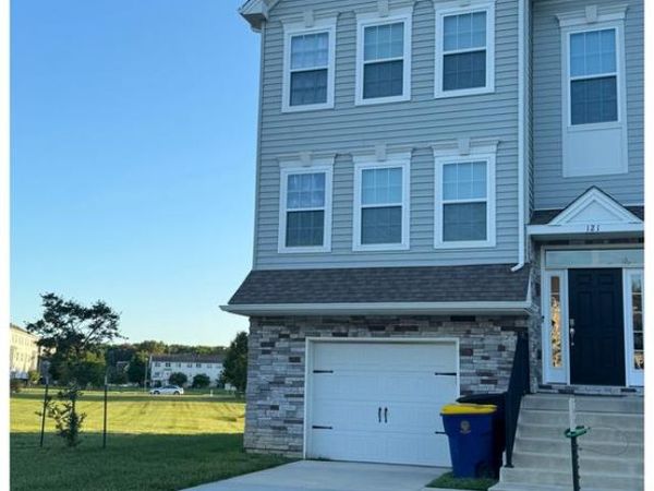 121 LEXINGTON PLACE, DOVER, DE 19901