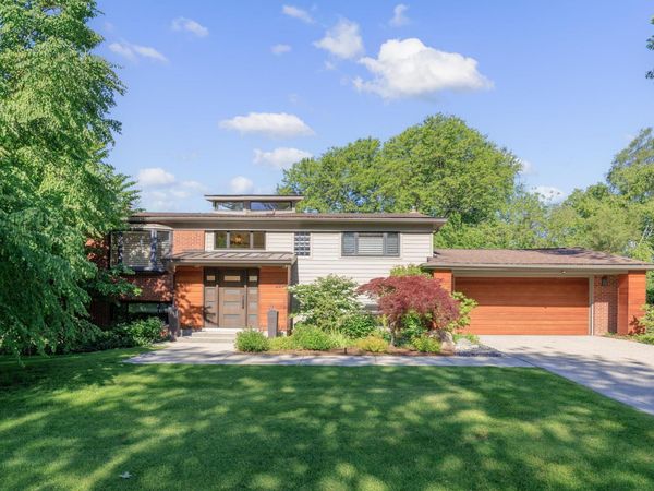 2694 Brady Drive, Bloomfield Hills, MI 48304