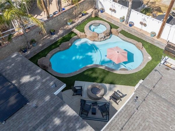 27573 Santa Clarita Road, Saugus, CA 91350