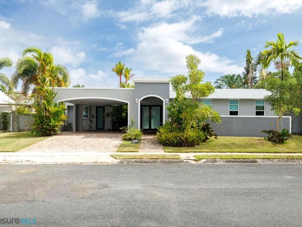 Via Niza CALLE, Dorado, PR 00646