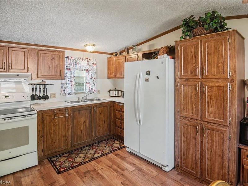 723 Country Pines Drive SW, Warren, OH 44481 Photo 6