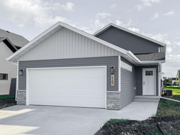 1107 60th Avenue W, West Fargo, ND 58078
