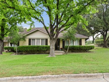 2200 Skyline Drive, Fort Worth, TX 76114