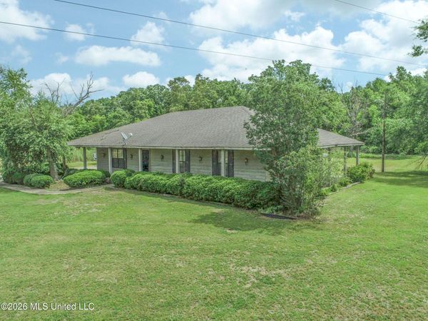 2336 Dummyline Road, Lambert, MS 38643
