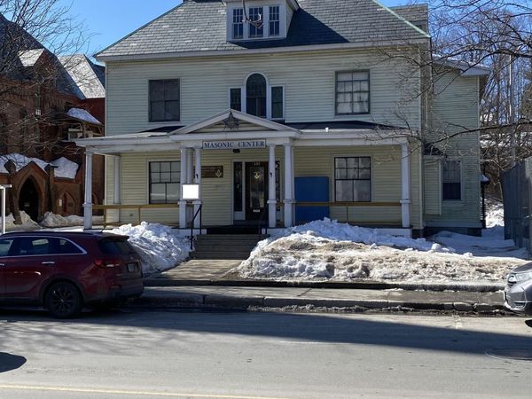 196 Main Street, Brattleboro, VT 05301
