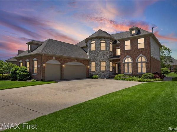 48241 Century Drive, Macomb Twp, MI 48044