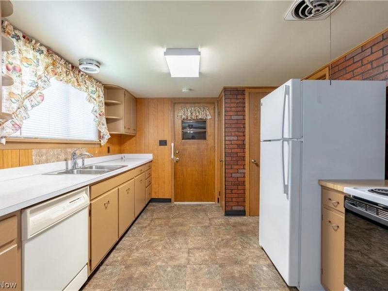 1860 N Freshley Avenue , Alliance, OH 44601 Photo 15