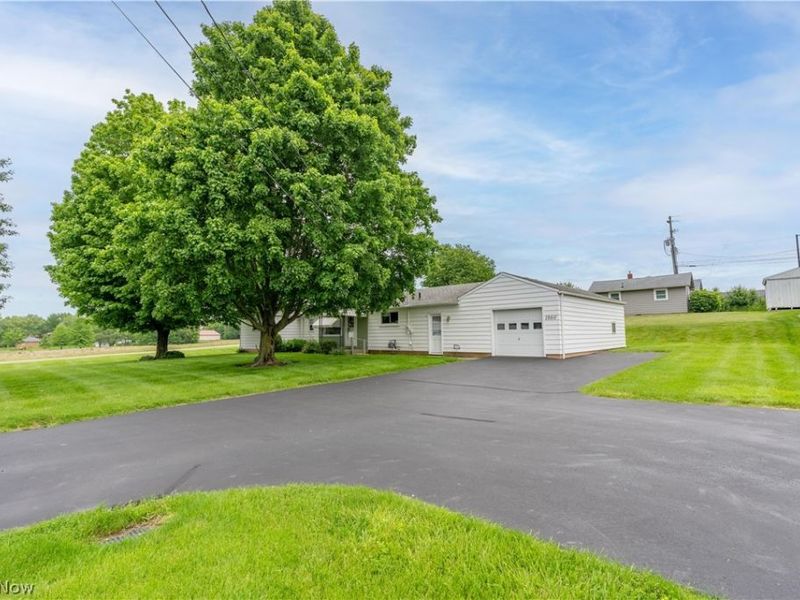 1860 N Freshley Avenue , Alliance, OH 44601 Photo 2