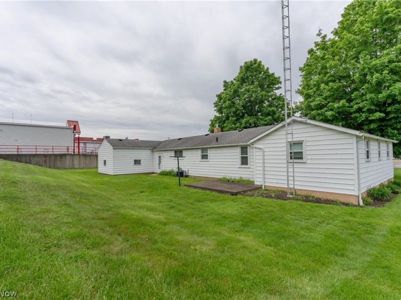 1860 N Freshley Avenue , Alliance, OH 44601 Photo 3