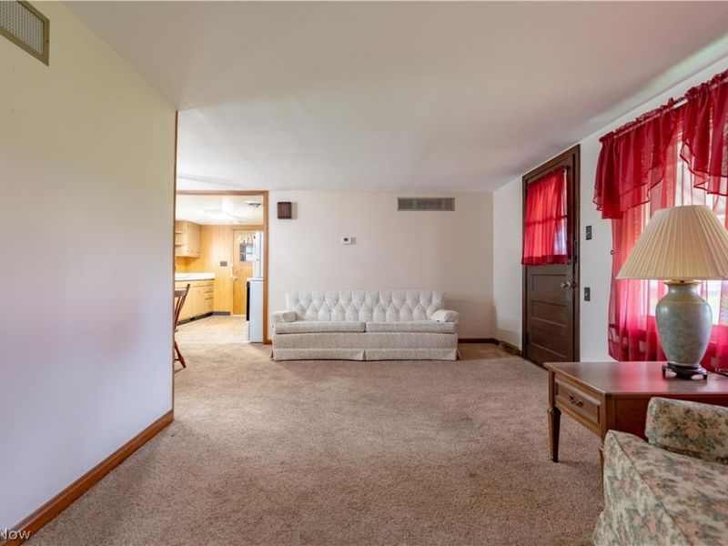 1860 N Freshley Avenue , Alliance, OH 44601 Photo 8