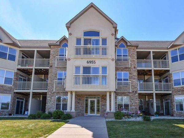 6955 S Riverwood BOULEVARD, Unit 211, Franklin, WI 53132