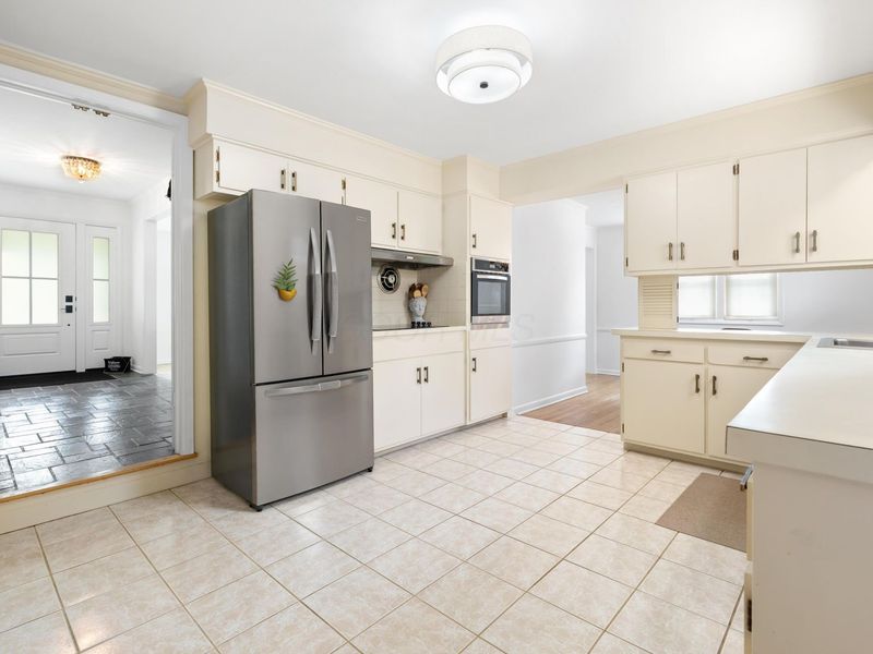 3071 Halesworth Road, Columbus, OH 43221 Photo 13