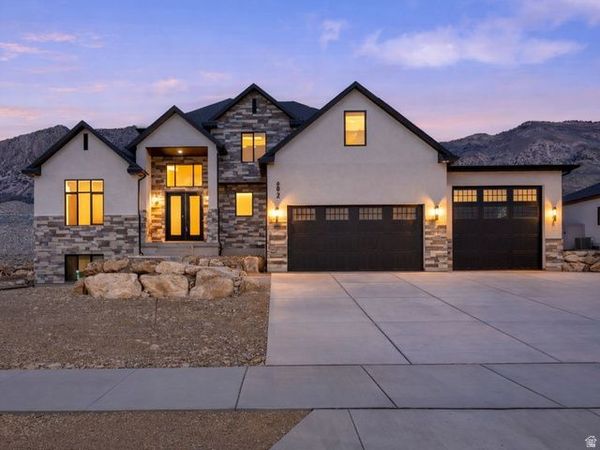 692 E MOUNTAIN RD. N, North Ogden, UT 84414