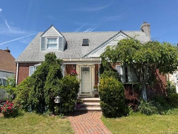 231 Dorchester Road , Garden City, NY 11530