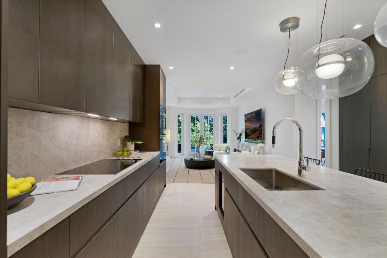 2219 E Ibis Isle Rd Road E, Palm Beach, FL 33480 Photo
