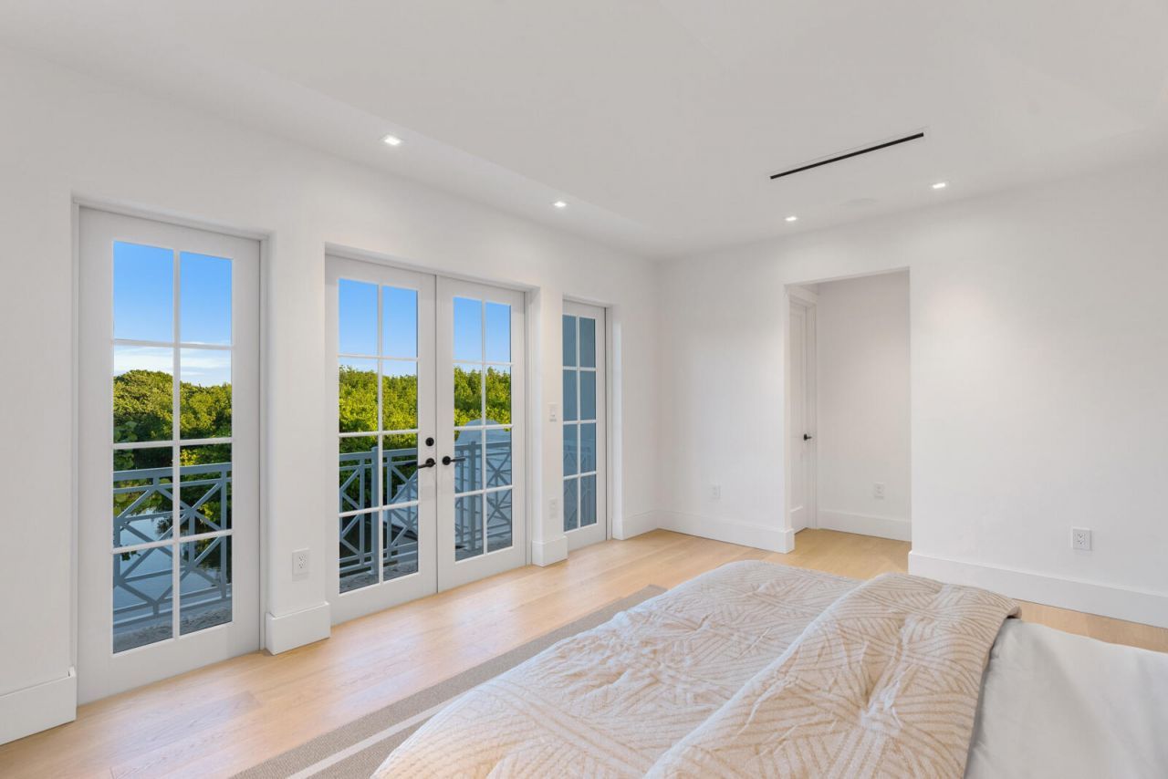 2219 E Ibis Isle Rd Road E, Palm Beach, FL 33480 Photo