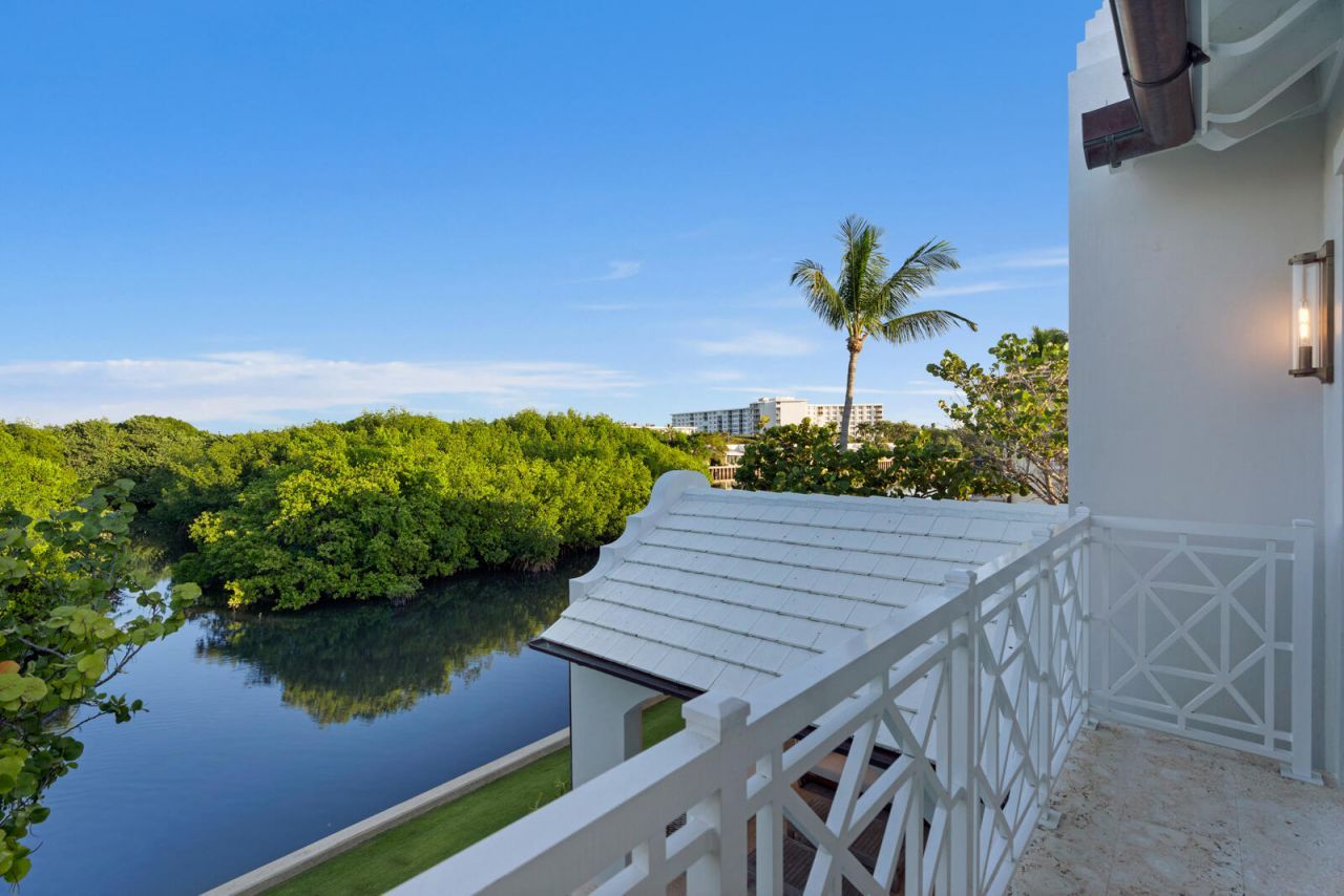 2219 E Ibis Isle Rd Road E, Palm Beach, FL 33480 Photo