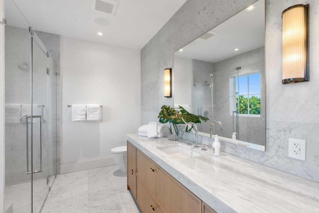 2219 E Ibis Isle Rd Road E, Palm Beach, FL 33480 Photo